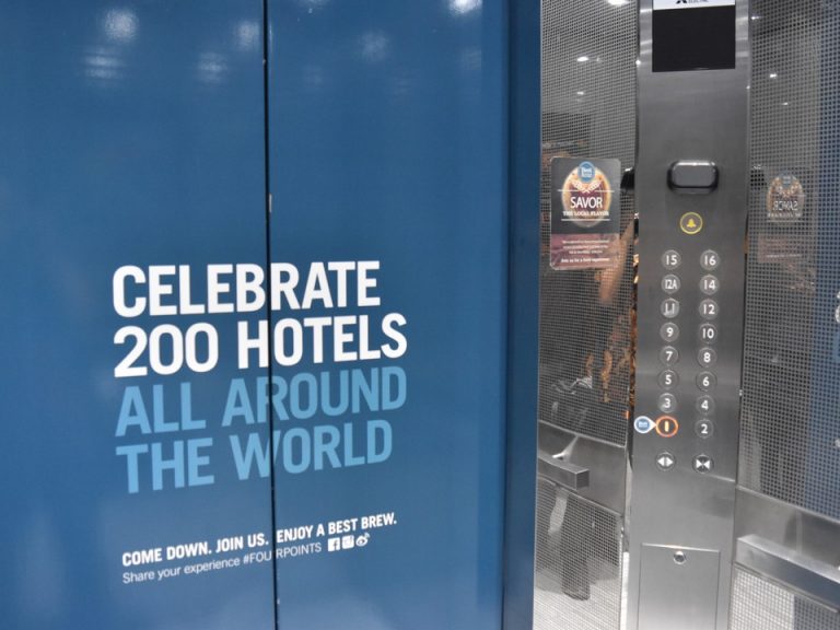 エレベーター内観02