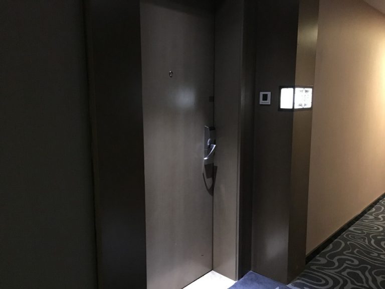 客室ドア