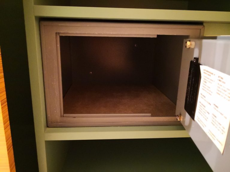 セーフティーボックス(開けた状態)