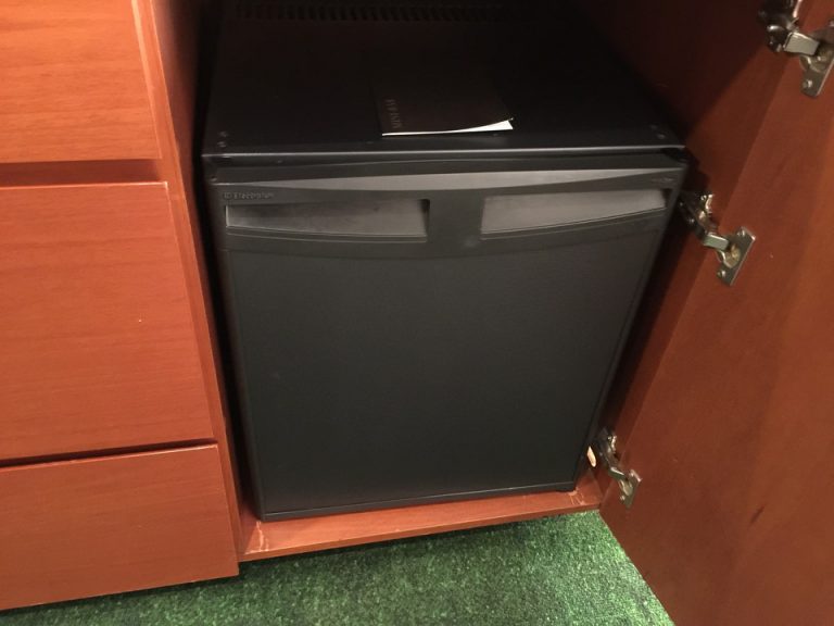 冷蔵庫 中扉 閉めた状態