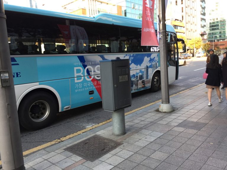 KALリムジン ホテル前大通りが降り場