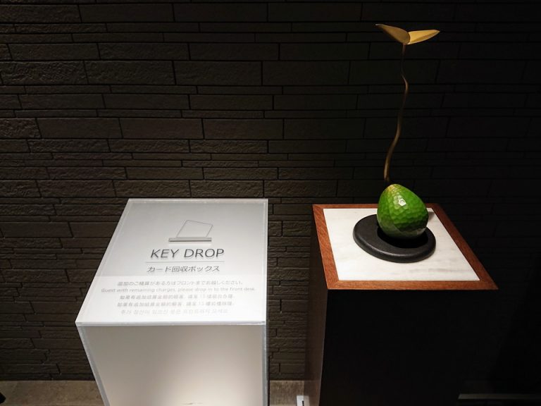 エレベーターホールチェックアウト