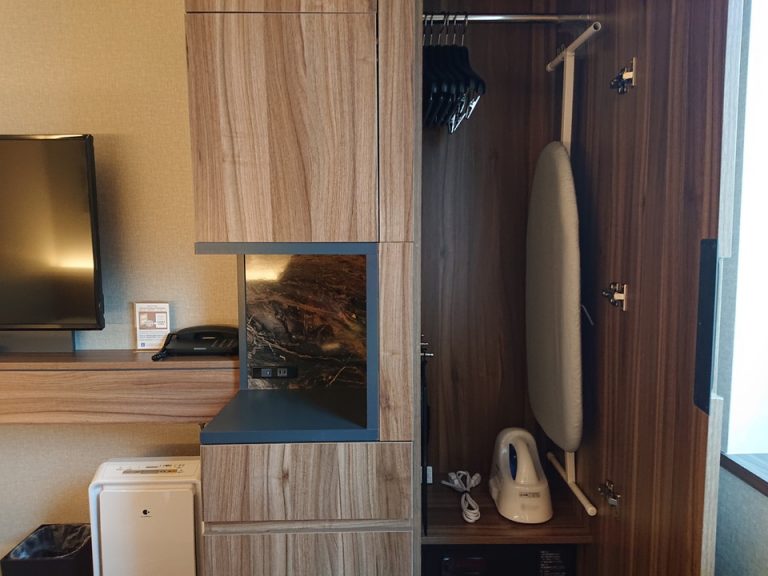 クローゼット内衣類かけ