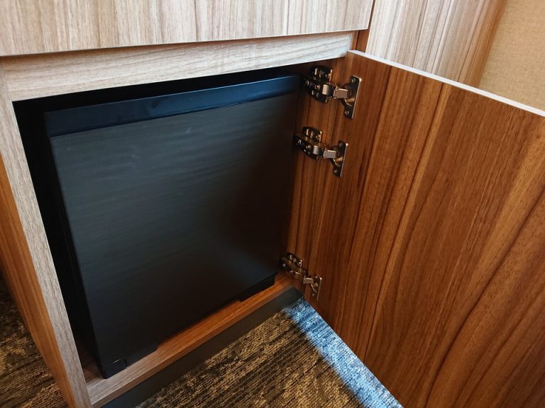 クローゼット内の冷蔵庫