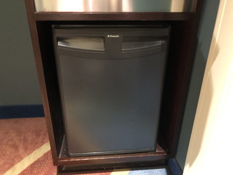 冷蔵庫(閉じた状態)