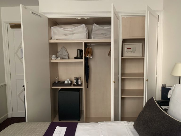 客室(クローゼット・ミニバー)