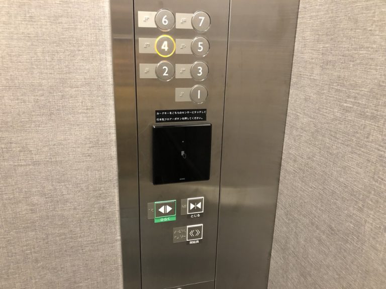 エレベーター内観(2)