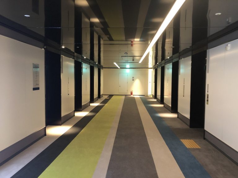 客室階エレベーターホール