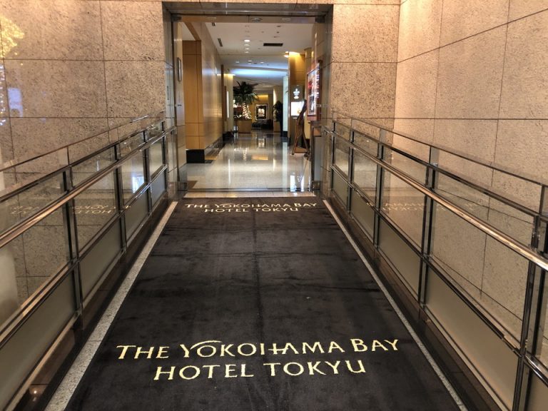 2Fクイーンズスクエア横浜側 エントランス(3)