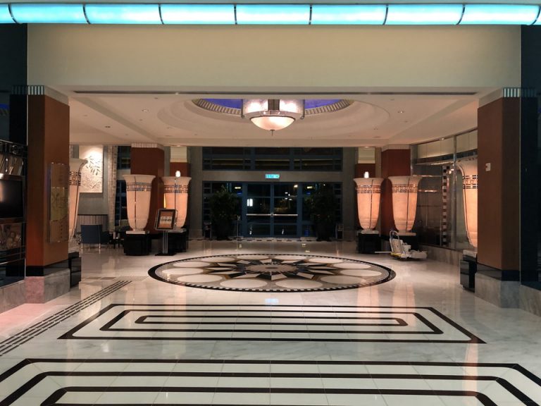 エントランス内観