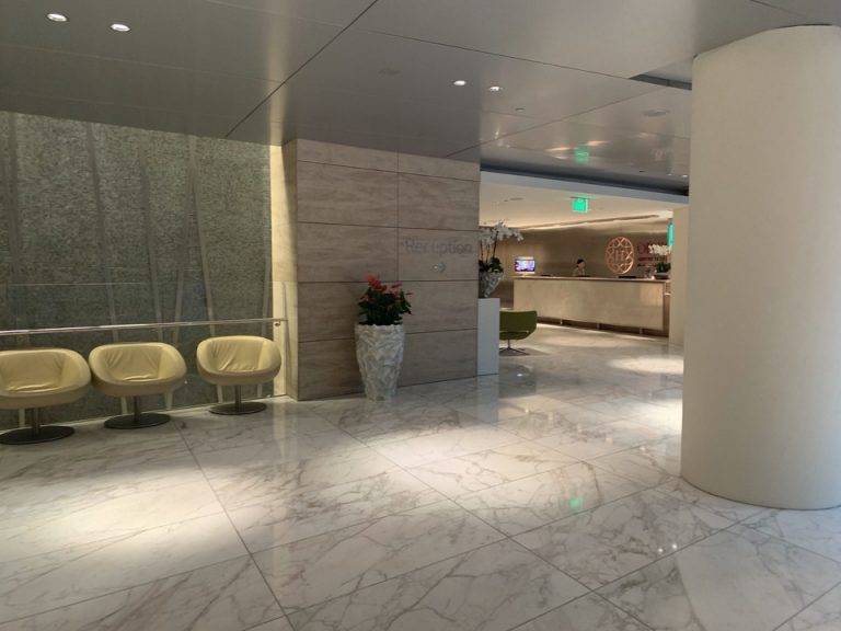 エントランス内観