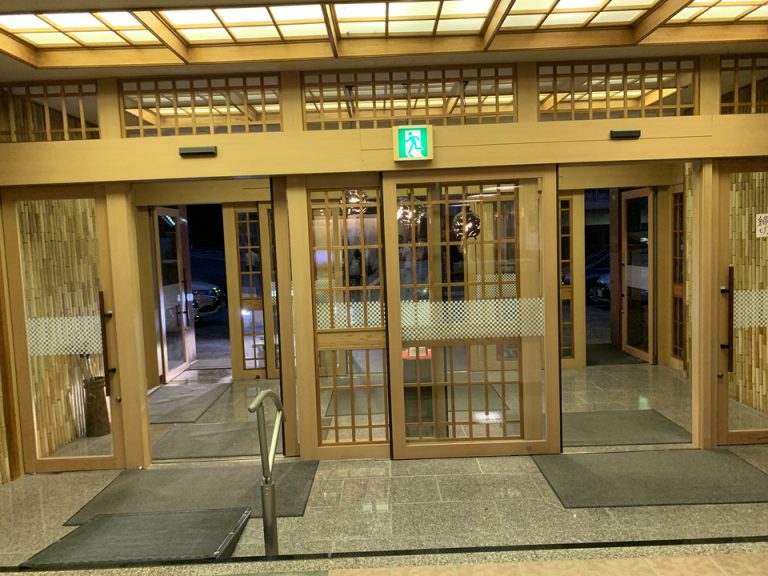 エントランス内観