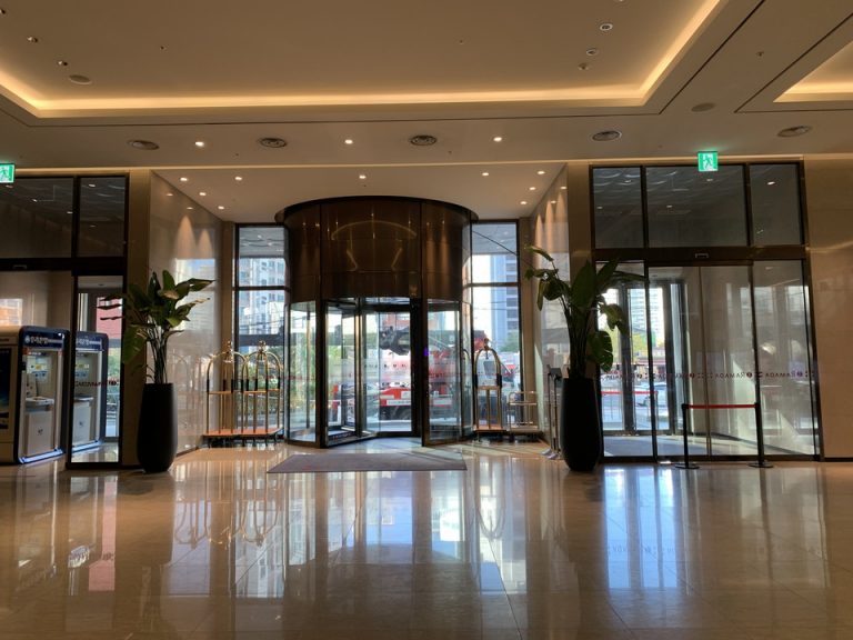 エントランス内観