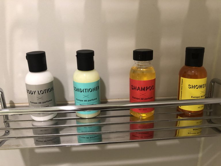 シャワールームのアメニティ