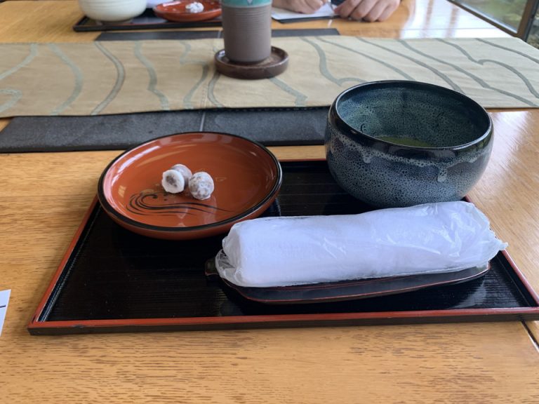 ウェルカムドリンク(お抹茶と菓子)