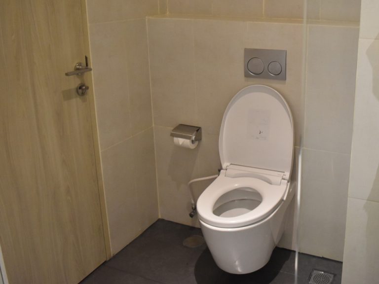 バスルーム内から入り口