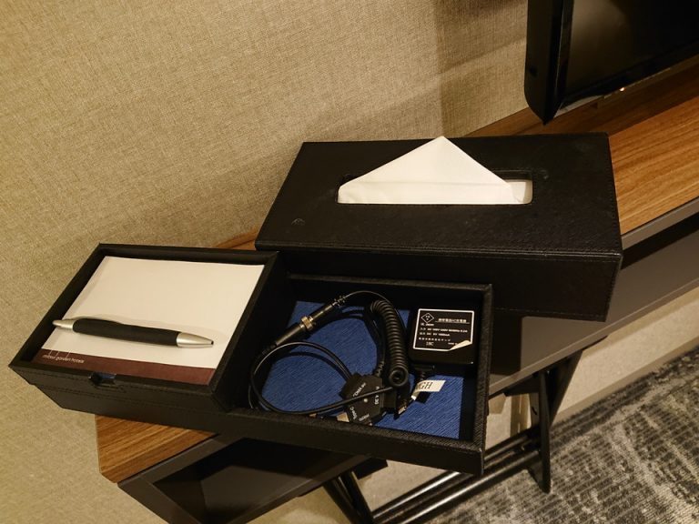 ティッシュとメモ類