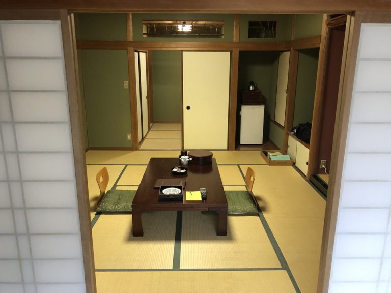 客室全体(入口方向)