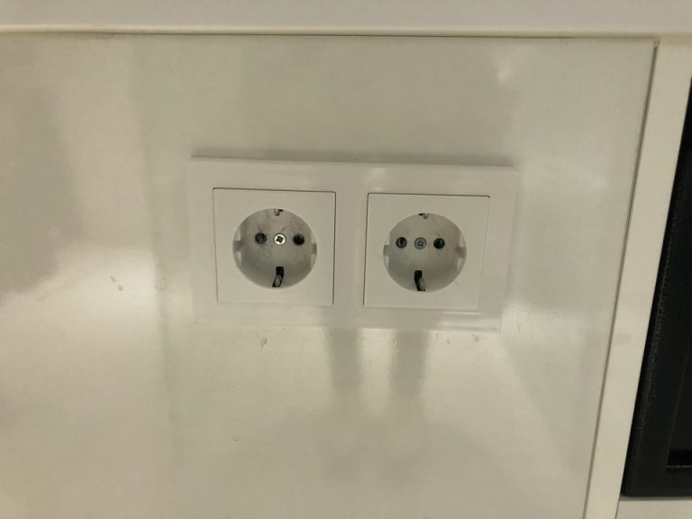 洗面台下コンセント