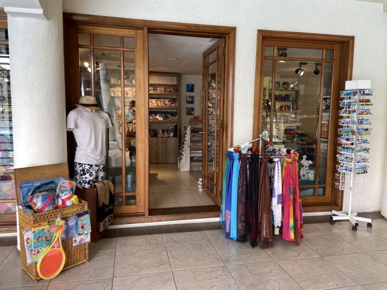 お土産屋さんその二外観(1)