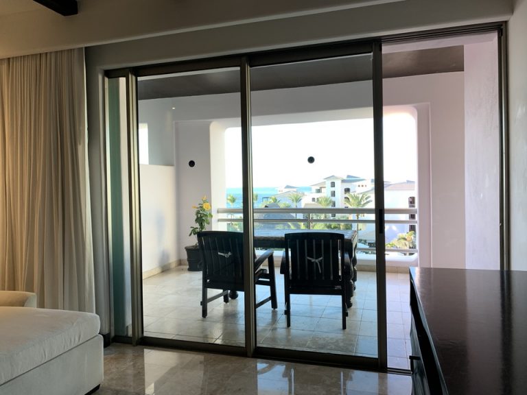 客室 リビングルーム スライドドア