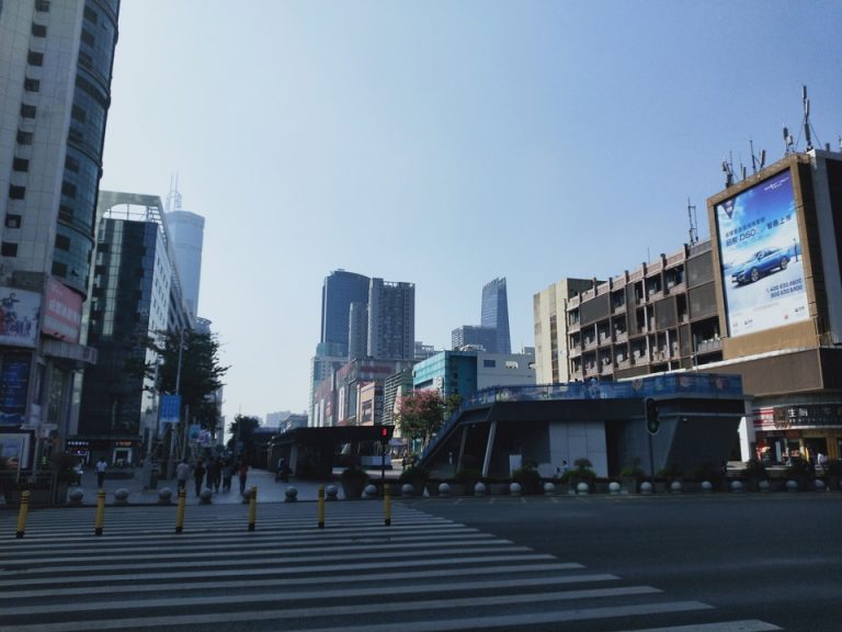 繁華街 ホテルを出てすぐ