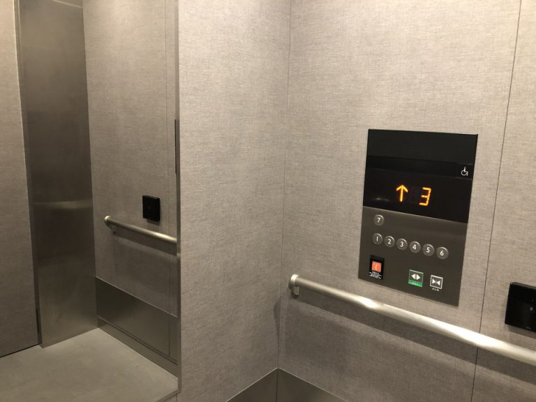 エレベーター内観 セキュリティあり