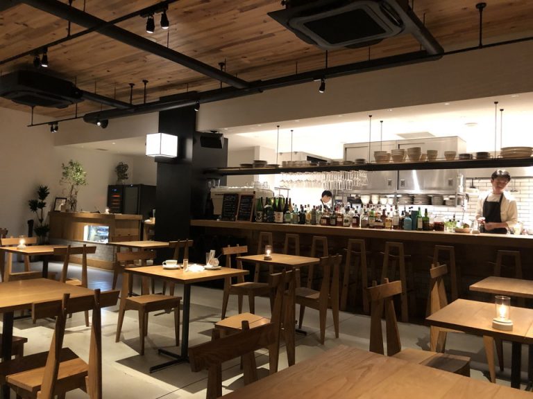 レストランの中も気持ちの良い 木のぬくもり