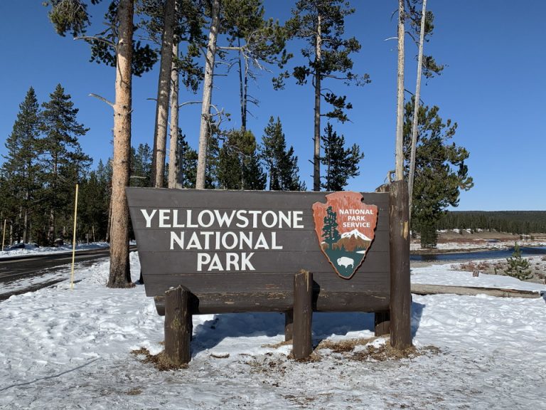 Yellow Stone国立公園のWest Gateまでは車で約5分で行くことが出来ます。