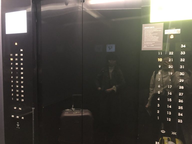 エレベーター内観ボタン側 ミラー仕様