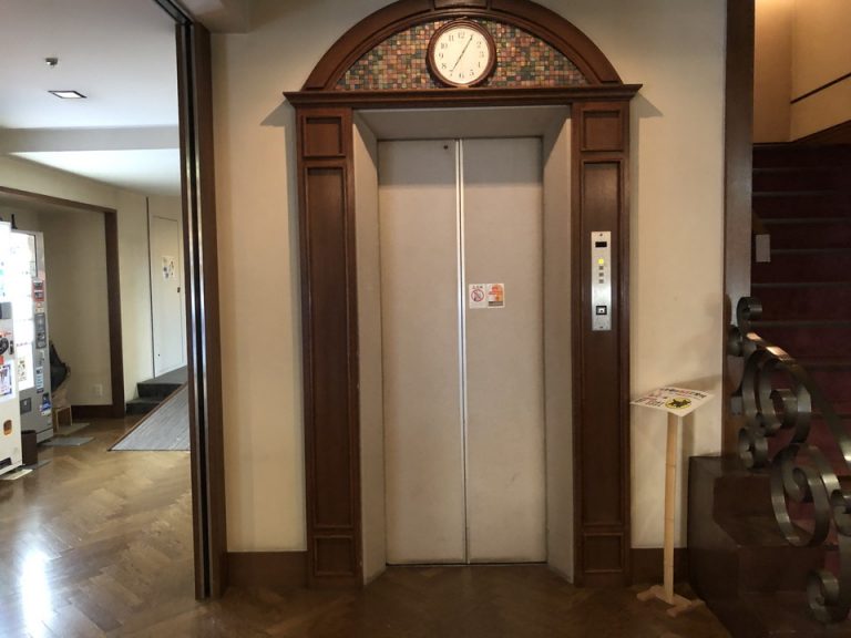 エレベーターホール(フロント階)