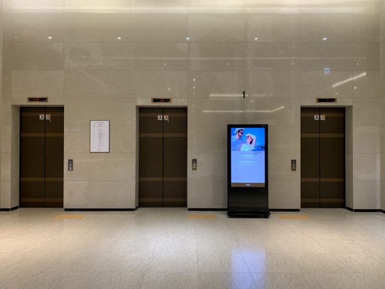 エレベーターホールフロント階