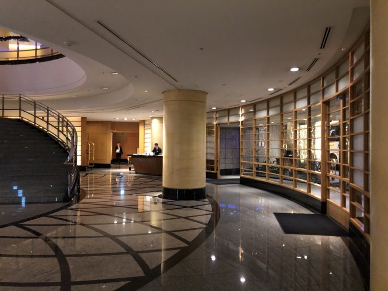 1Fロビー エントランス