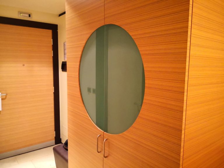 クローゼット外観(閉じた状態)02