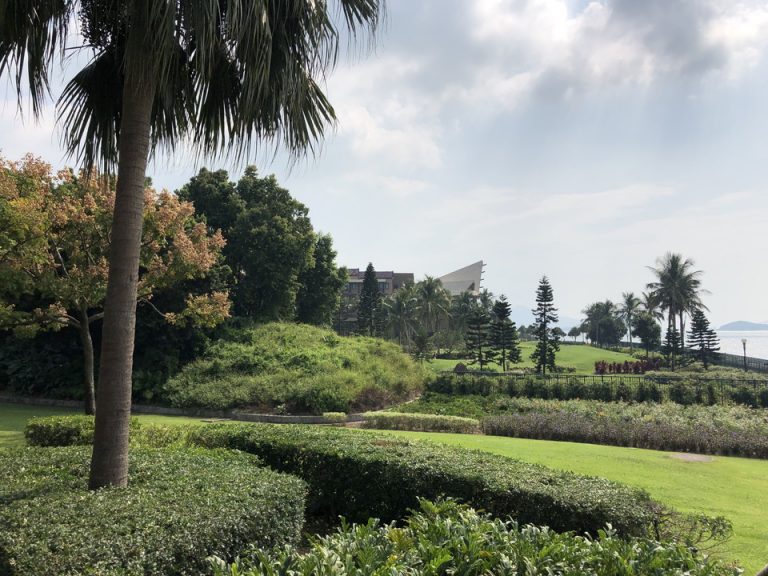 隣はディズニーエクスプローラロッジホテルです