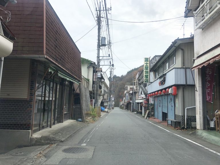 四万温泉メインストリート