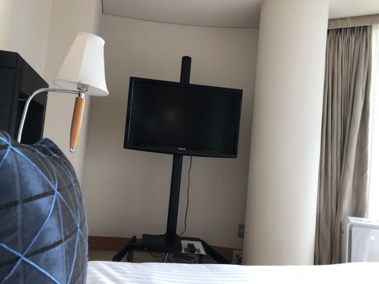 ベッドからTV(1)