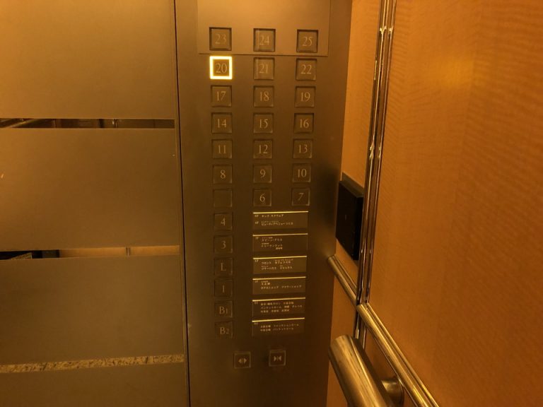 エレベーター内観(5)