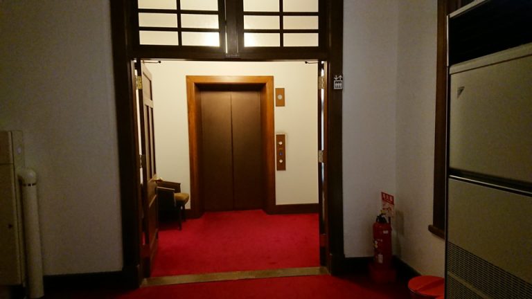 エレベーターホール 1階1