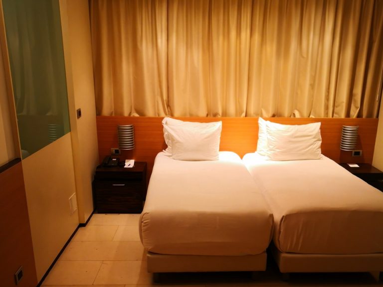 客室全体(窓際方向)