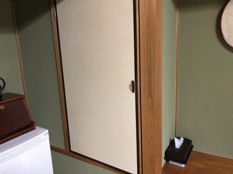 クローゼット外観(閉じた状態)