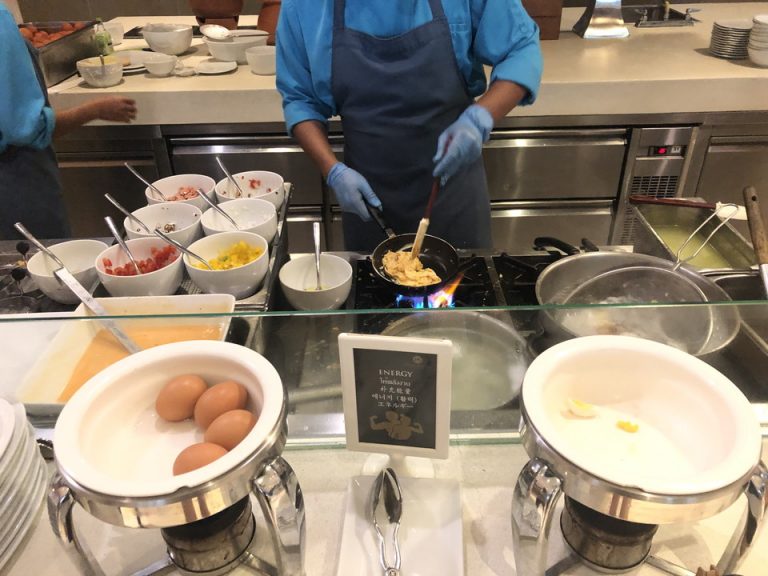 オムレツ、目玉焼き、ポーチドエッグ、ゆで卵など卵料理を作ってくれます