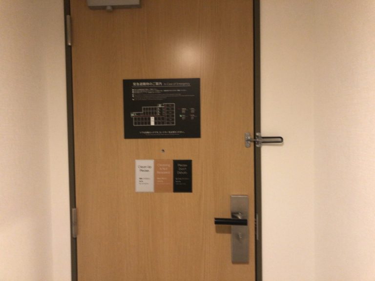 客室入口内観ドア