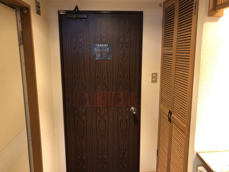 客室入口内観ドア