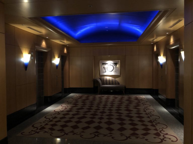 2Fフロント階エレベーターホール