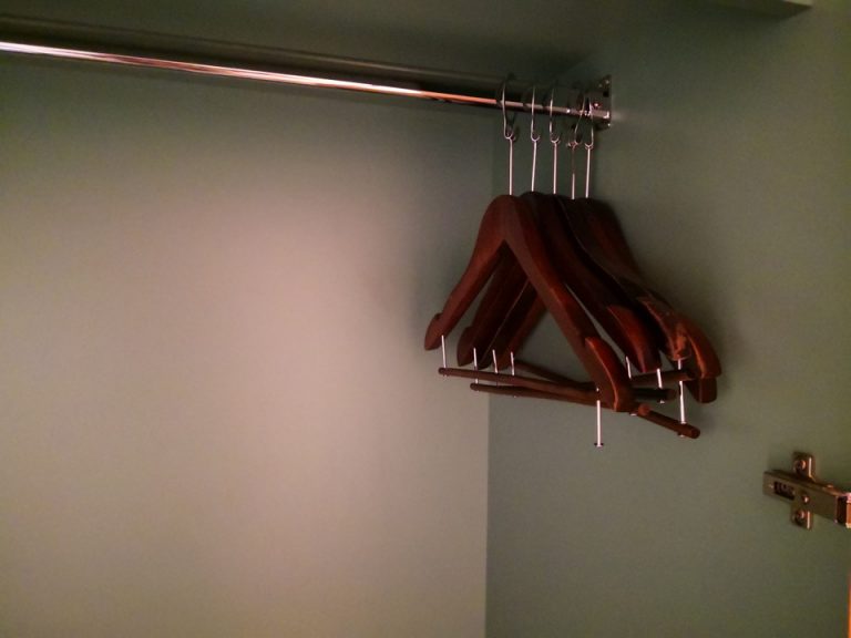 クローゼット外観(開けた状態)02