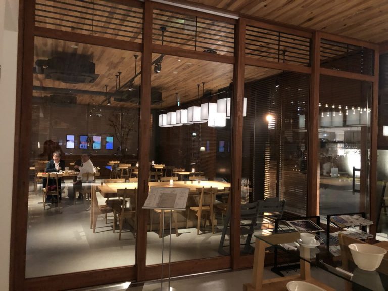 レストラン入り口