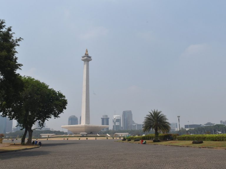 独立記念塔モナス03