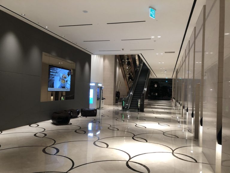 ロビー手間から撮影