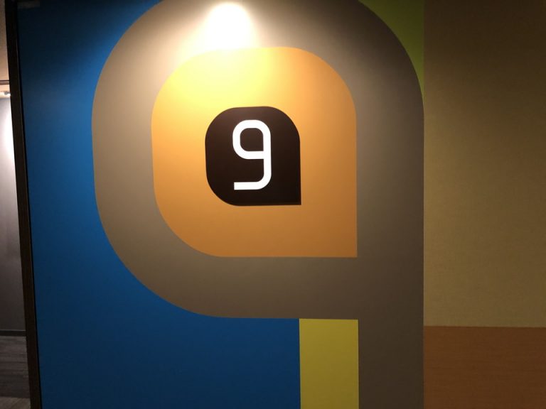 EVホール客室階サイン